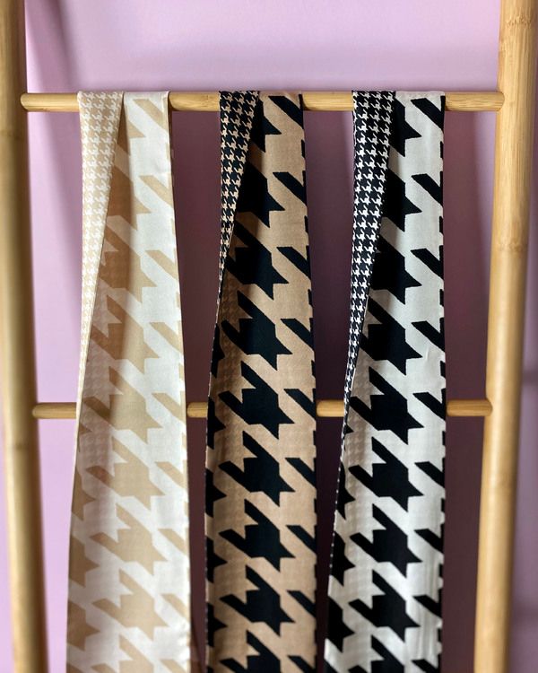 HELENA SAND Dogtooth Twilly knytscarf 100% silke Hundtand