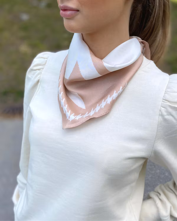 Mega Dogtooth Diamond scarf