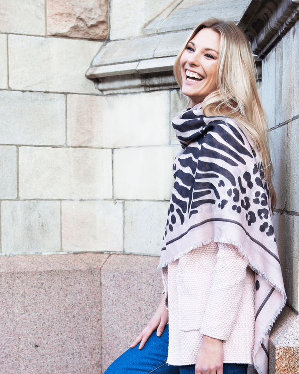HELENA SAND Light, soft & warm wool scarf - Mjuk ullsjal av finaste kvalitet
