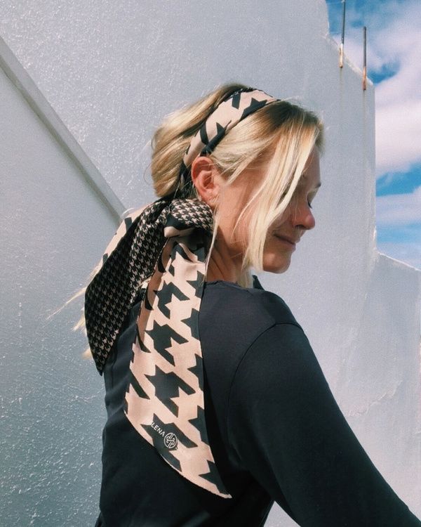 HELENA SAND twilly silk scarf / hundtandsmönstrad sidenscarf i varm beige och svart