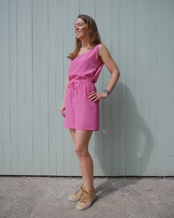 HELENA SAND loose and dressed shorts in premium fabric - FUCHSIA PINK / STARK ROSA