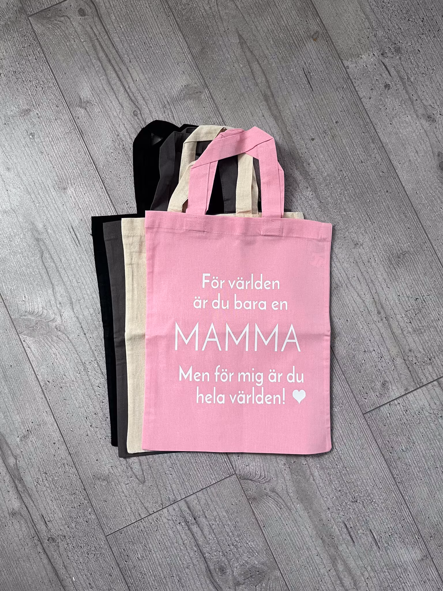 TYGKASSE, FÖR VÄRLDEN ÄR