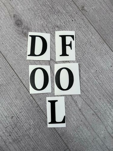 OUTLET, DEKAL (Bokstäver)