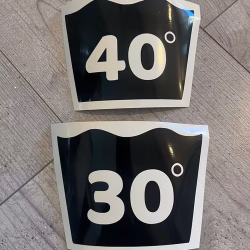 OUTLET, DEKAL (Tvättsymbol)