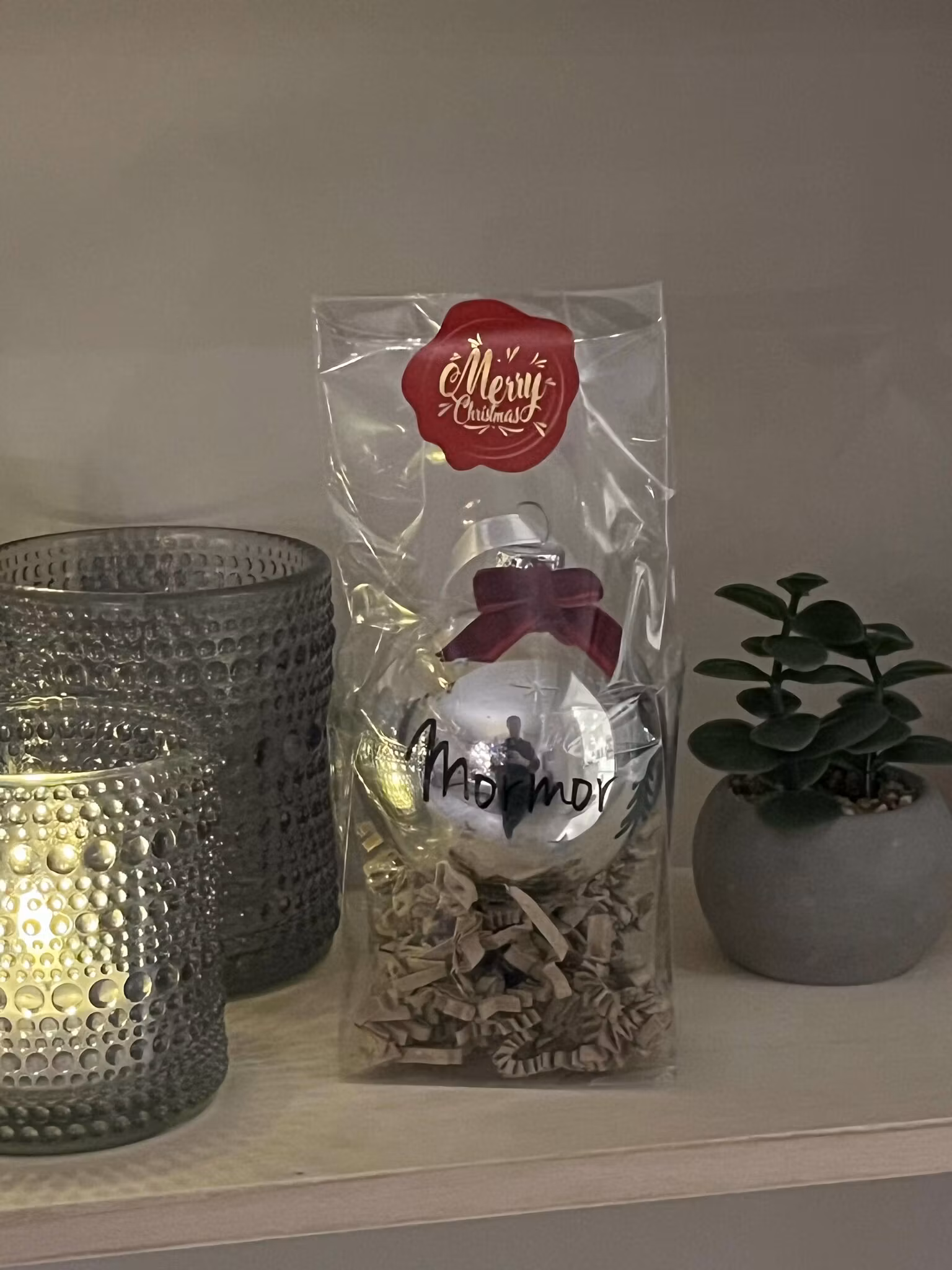 JULKULA I PRESENTPÅSE, MORMOR