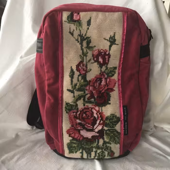 Ryggsäck i sammet m handbroderi