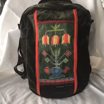 Ryggsäck i sammet m handbroderi