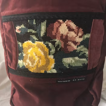 Ryggsäck i sammet m handbroderi