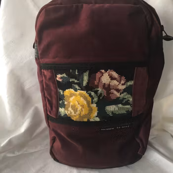 Ryggsäck i sammet m handbroderi