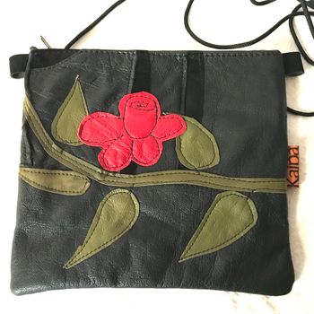Liten Skinnväska m rosenmotiv