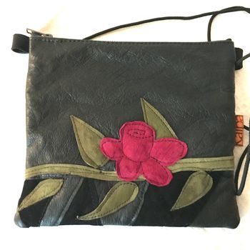 Liten Skinnväska m rosenmotiv