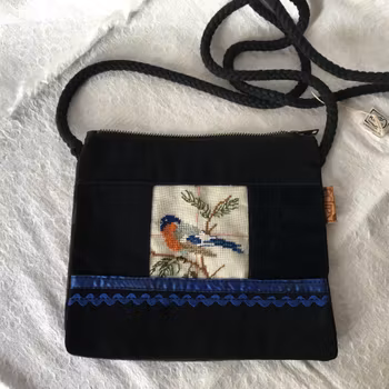 Väska i sammet m broderi