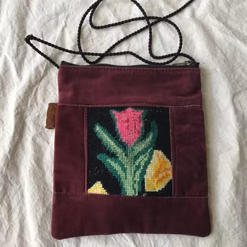 Väska i sammet m broderi