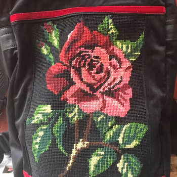 Ryggsäck i sammet m handbroderi