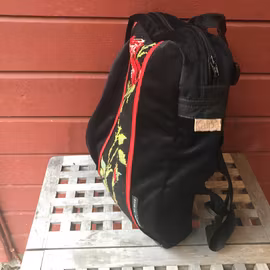 Ryggsäck i sammet m handbroderi