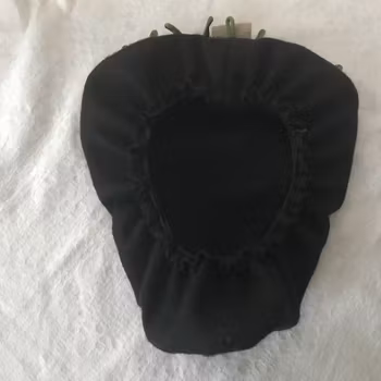 Cykelsadelskydd. Återbrukat handbroderi.