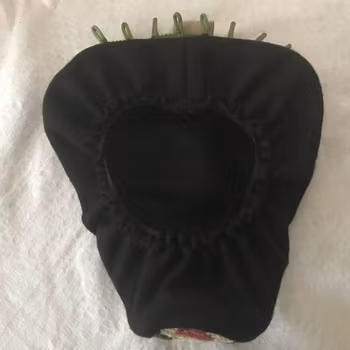 Cykelsadelskydd. Återbrukat handbroderi.