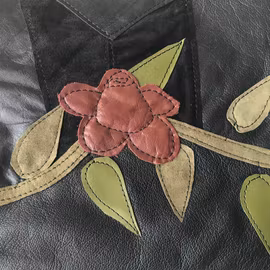 Liten Skinnväska m rosenmotiv