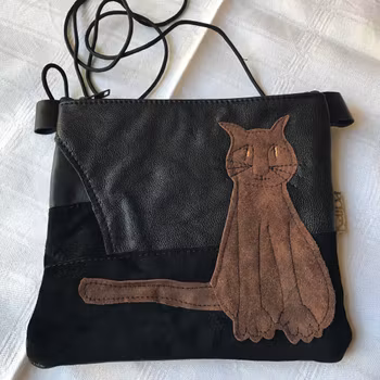 Liten Skinnväska m kattmotiv