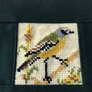 Väska i vadmal med handbroderi