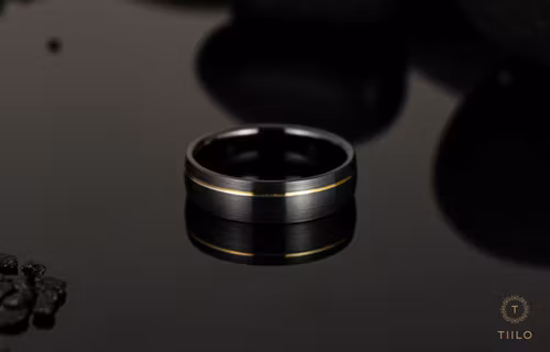 Svart bortad TiZi med guld