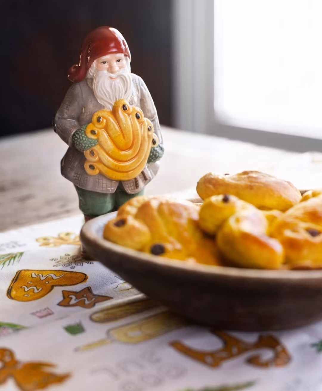 Julbak tomte med lussebulle