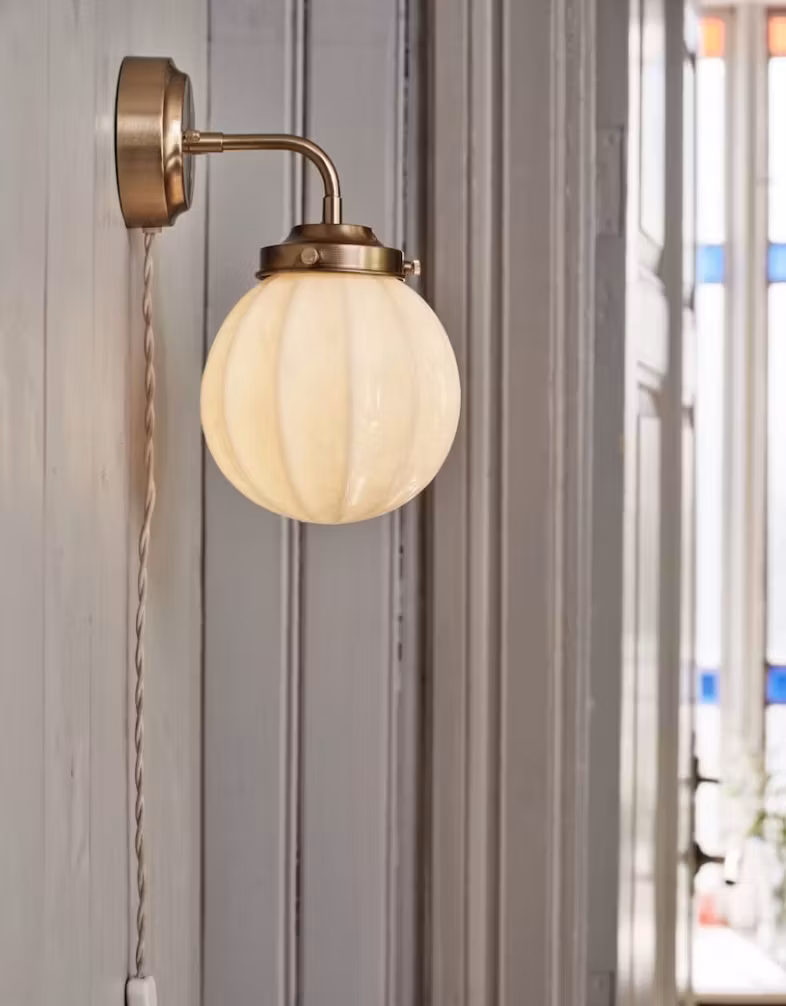 Vägglampa Marit Mässing/Opal Beige Liten Munblåst