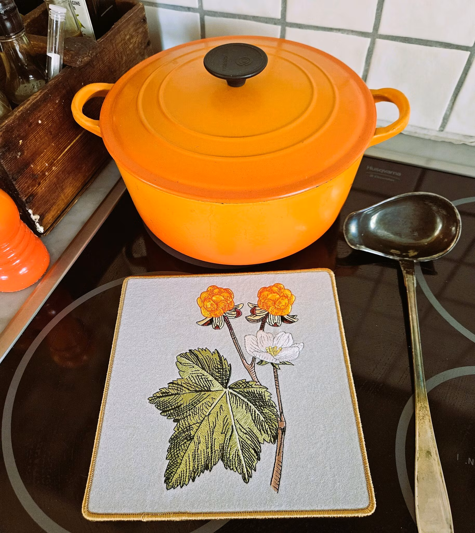 Grytunderlägg  Hjortron