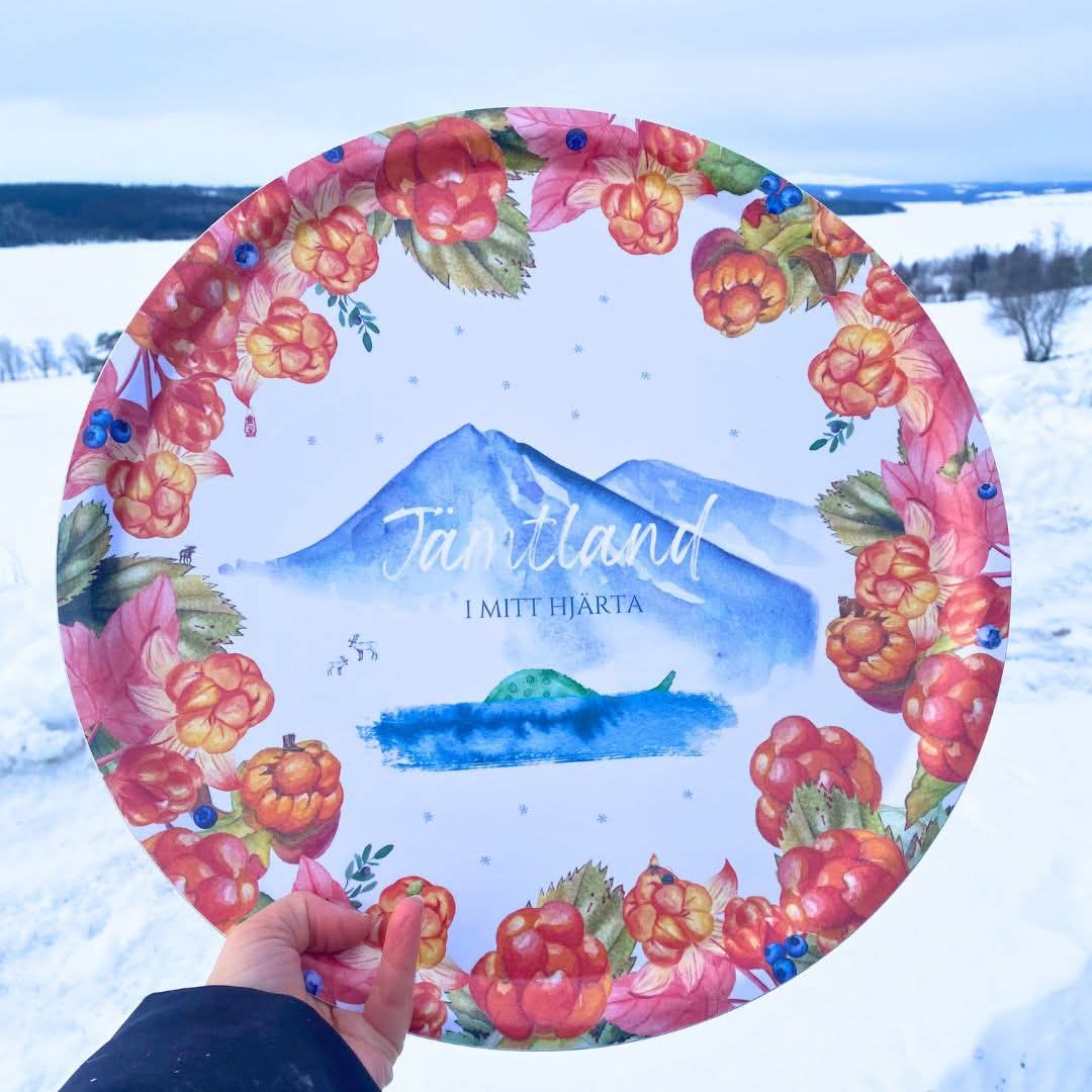 Bricka Jämtland  i mitt hjärta 38 cm Inkommer i sept -25