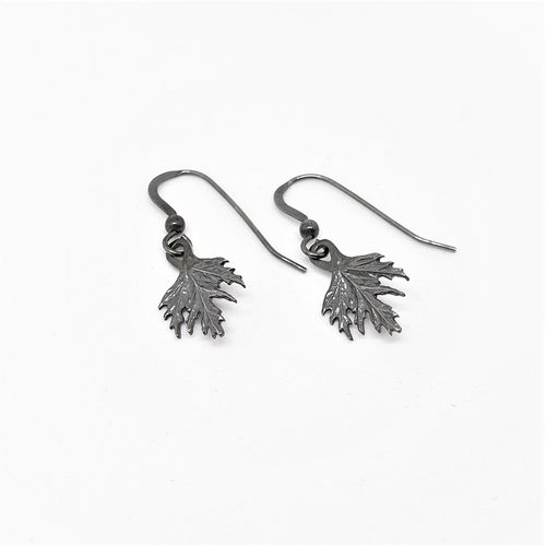 Örhängen Musöra på krok oxiderat silver