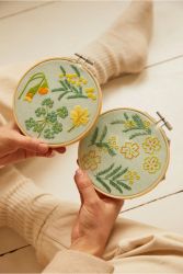 Broderikit "The quiet garden"