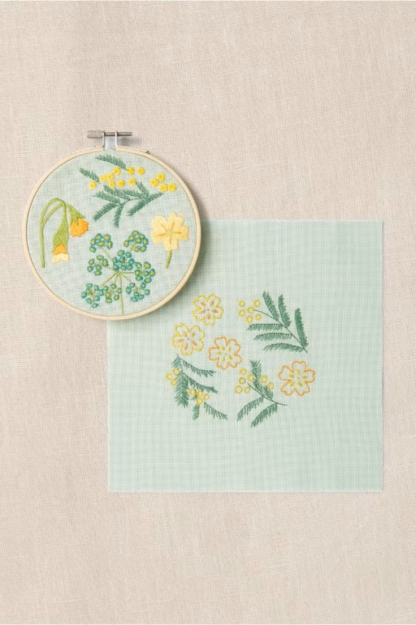 Broderikit "The quiet garden"