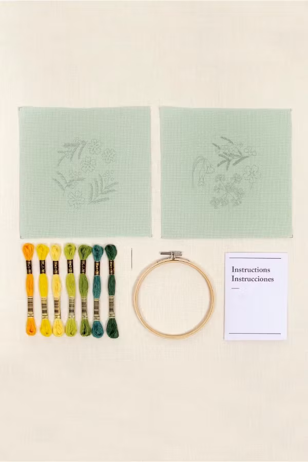 Broderikit "The quiet garden"