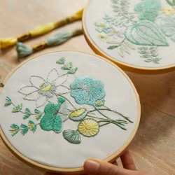 Broderikit "The water garden"