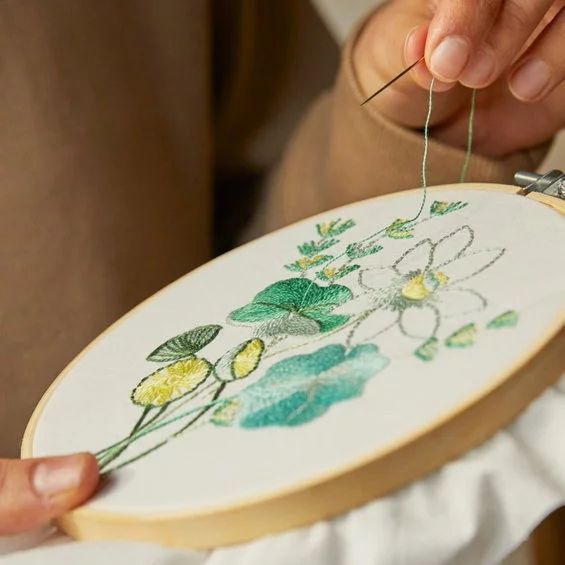 Broderikit "The water garden"