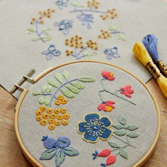 Broderikit "The forest fruits"