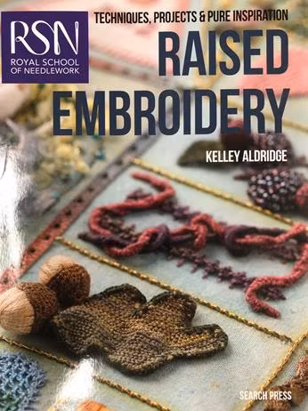 Raised embroidery av Kelly Aldridge