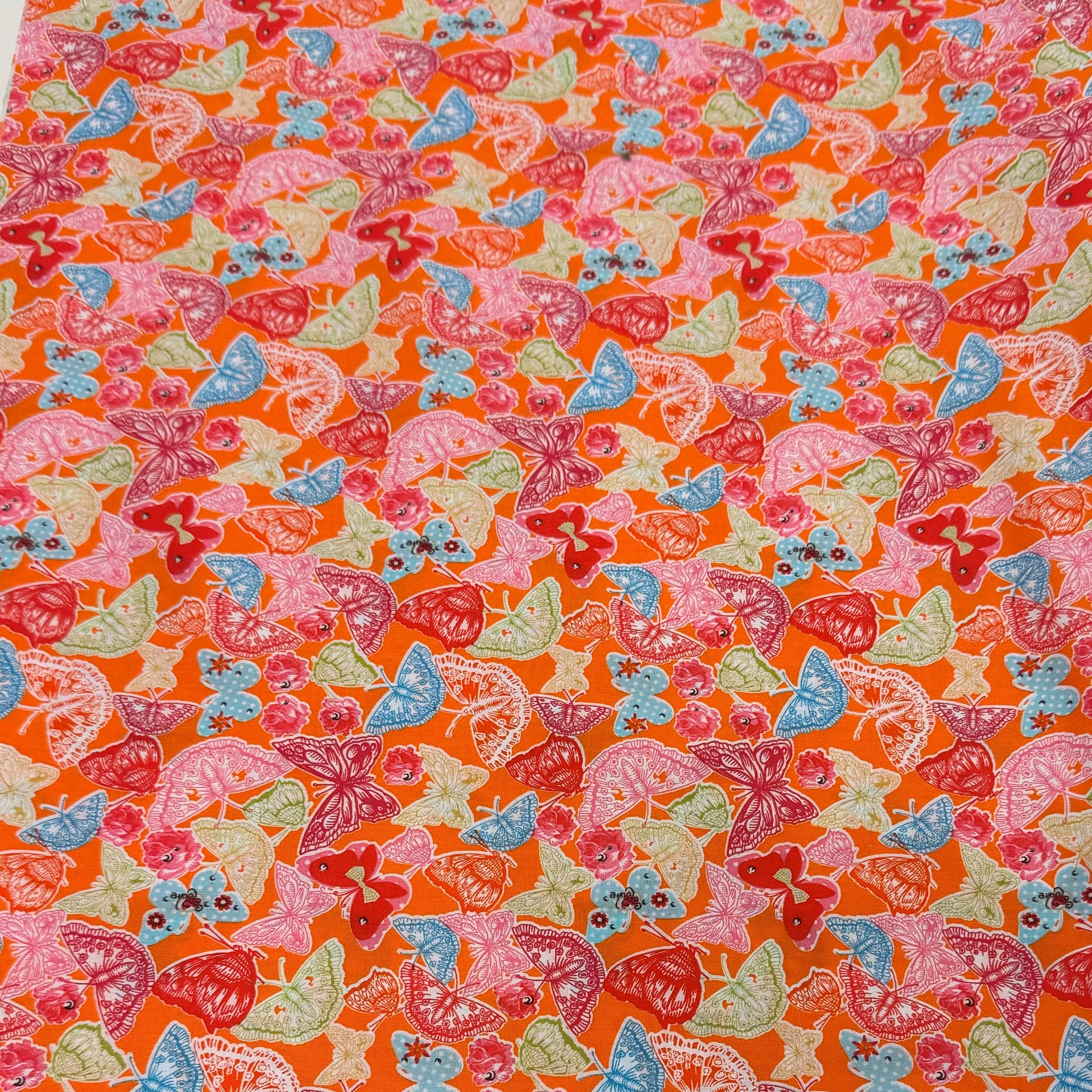Bomullstyg orange fjärilar