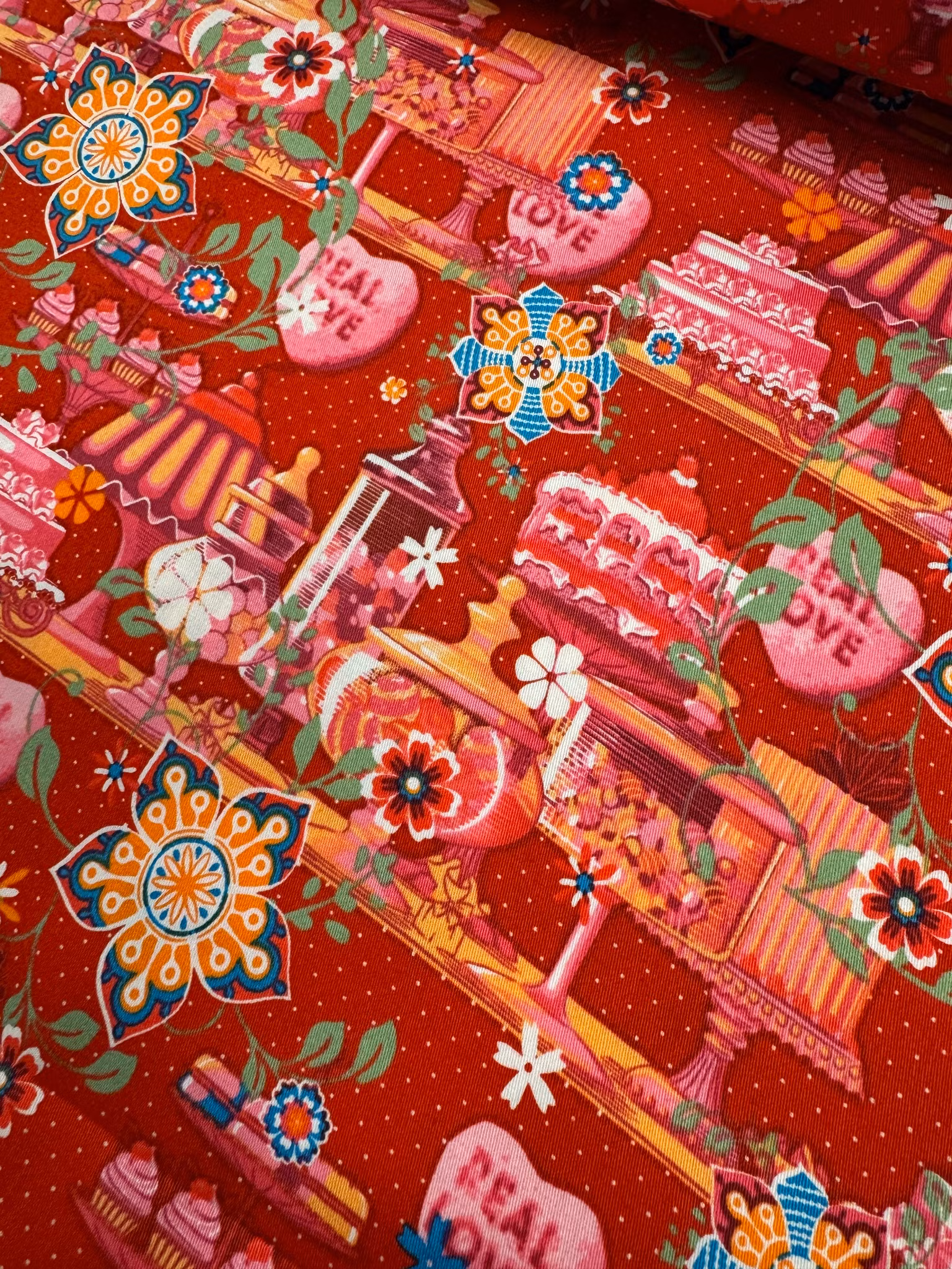 Bomullstyg rött mönstrat