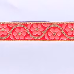 Dekorband rött med rosa blommor
