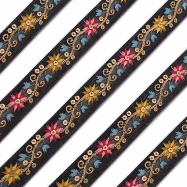 Dekorband broderat svart med ros och gula blommor