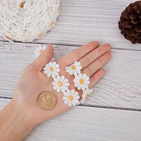Dekorband blommor på rad vita