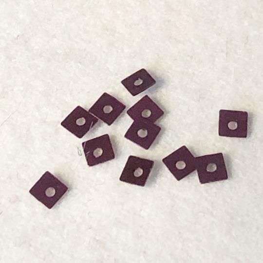 Paljett fyrkantig 4x4mm vinröd