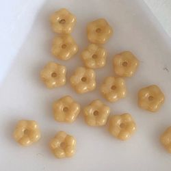 Pärla Daisy 5mm beige