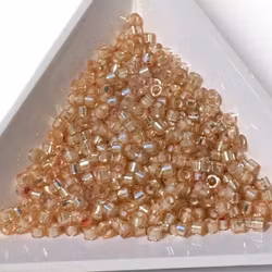 Seedbead 2,5mm blek guld silverlined