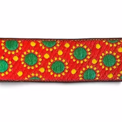 Dekorband rött med gröna prickar 30mm