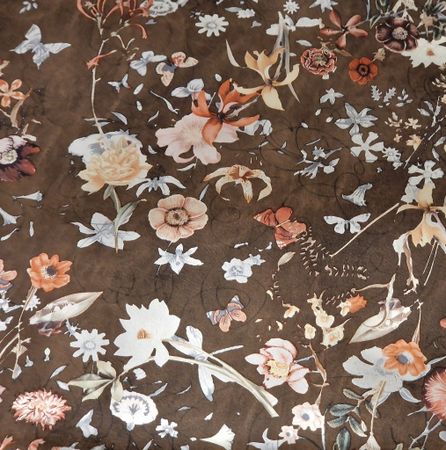 Fuskskinn med blommor och metalliceffekt  Grönbrun