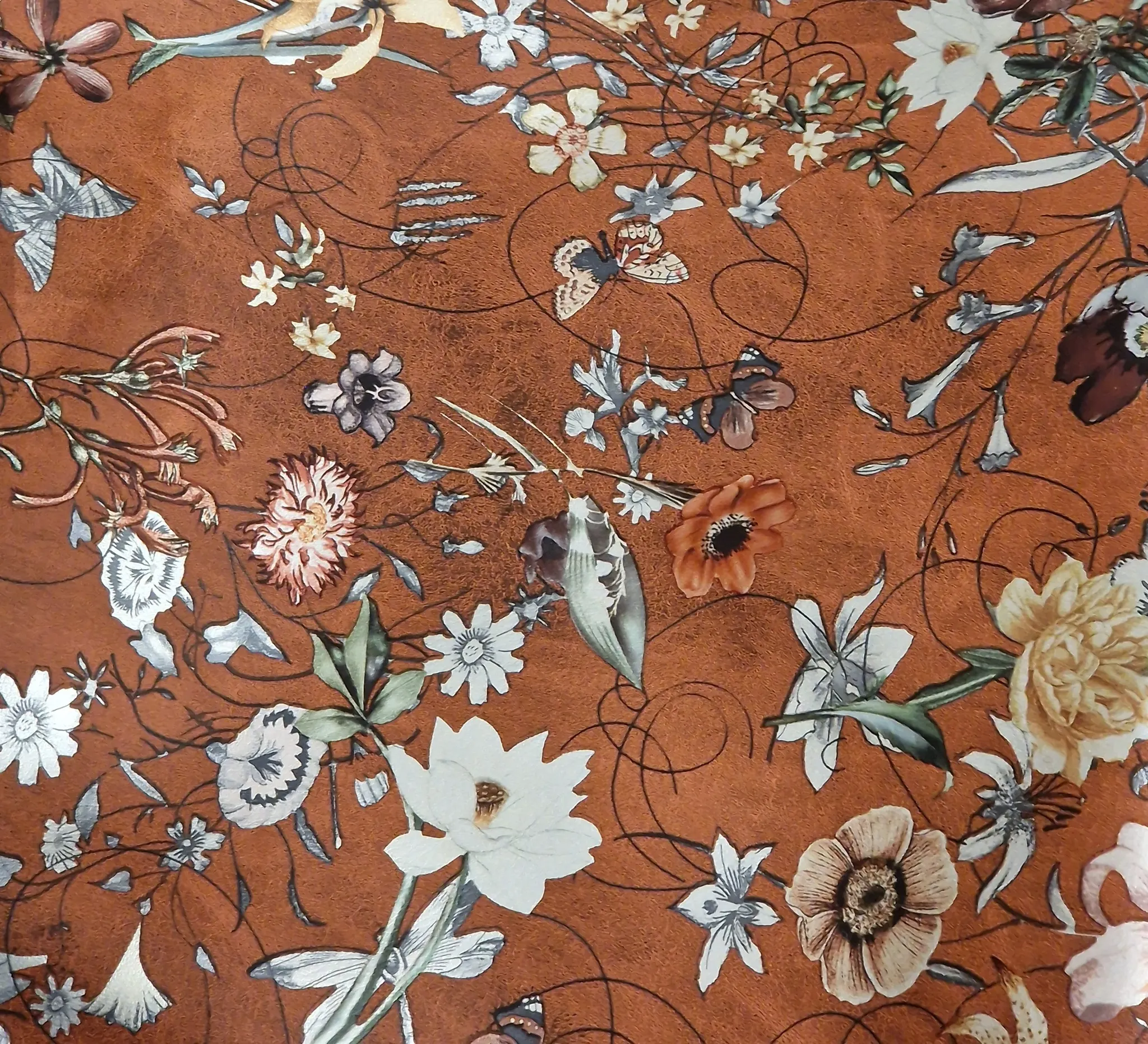 Fuskskinn med blommor och metalliceffekt rostbrun - Moster Bibis Tyger