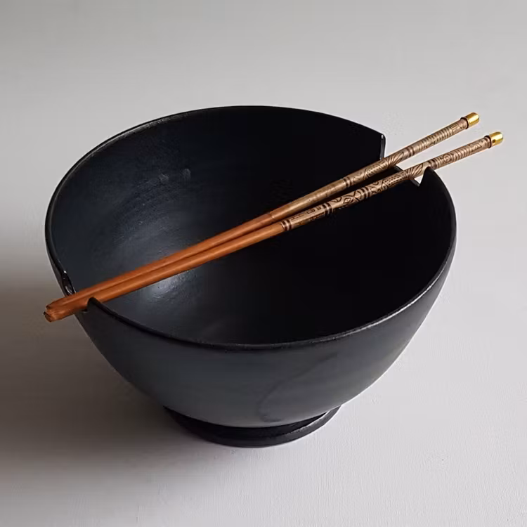 Ramenskål i serien Svart Granit