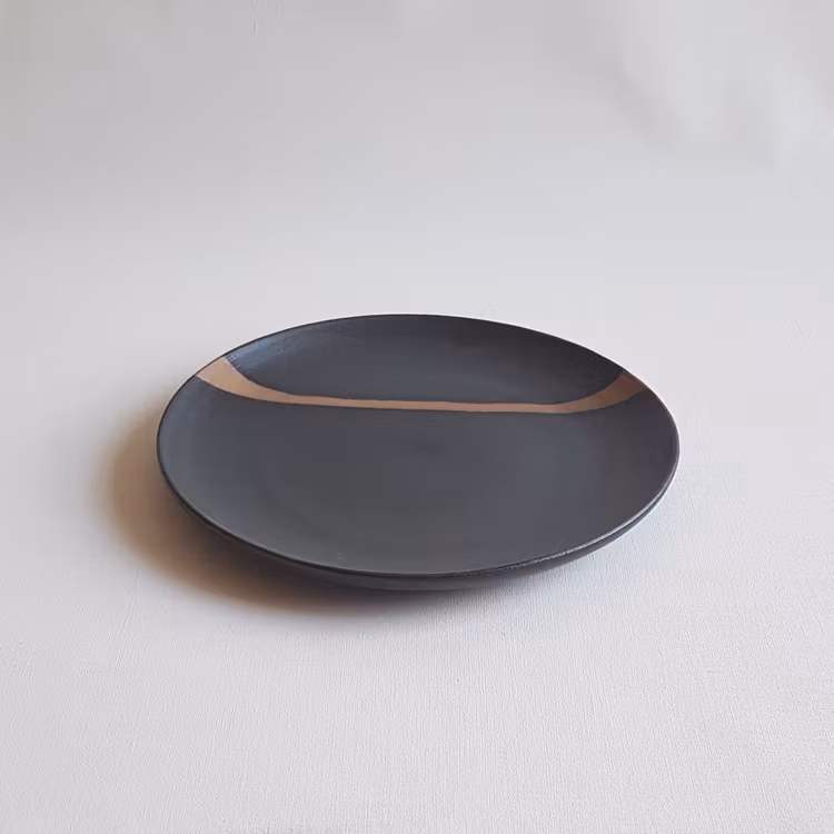 Assiett med låg kant i Serien Savann